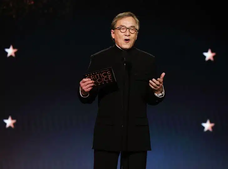 ประวัติ เฉินหลง Jackie Chan เส้นทางชีวิตนักบู๊จากฮ่องกงสู่ตำนานโลก